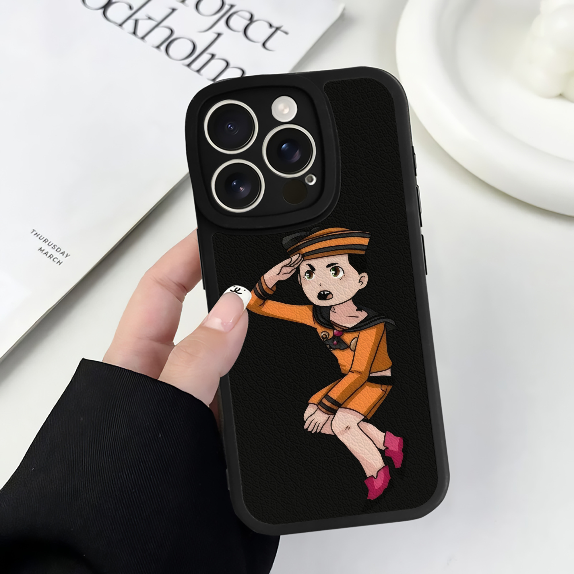 （画像用） ジョジョの奇妙な冒険 東方定助 JoJo's Bizarre Adventure Higashikata Josuke 【iPhone 16シリーズ対応】シリコンスマホケース（レザー調） 材質：シリコン